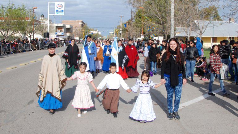 El desfile se realizará en la calle Fernández Oro