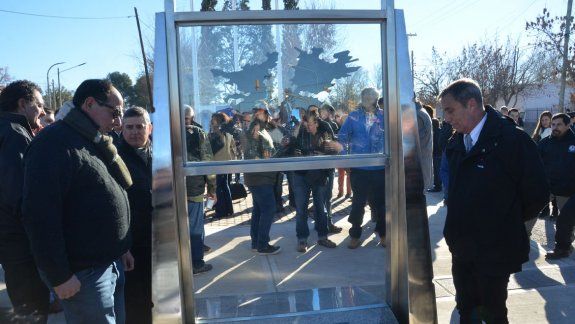 Homenajeron a los ex combatientes con un monumento