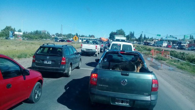 Desvío y caos de tránsito en la Ruta 7 por la rotura de un ducto