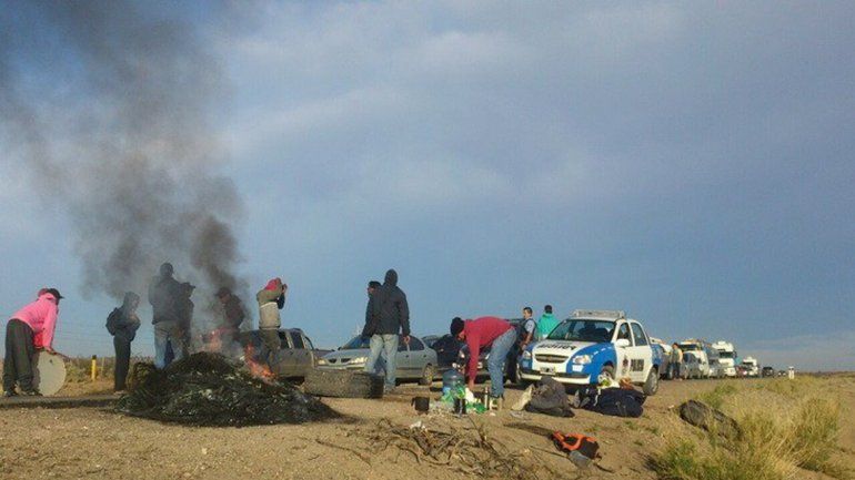 Continúa el corte de desocupados de Plaza Huincul en la Ruta 22