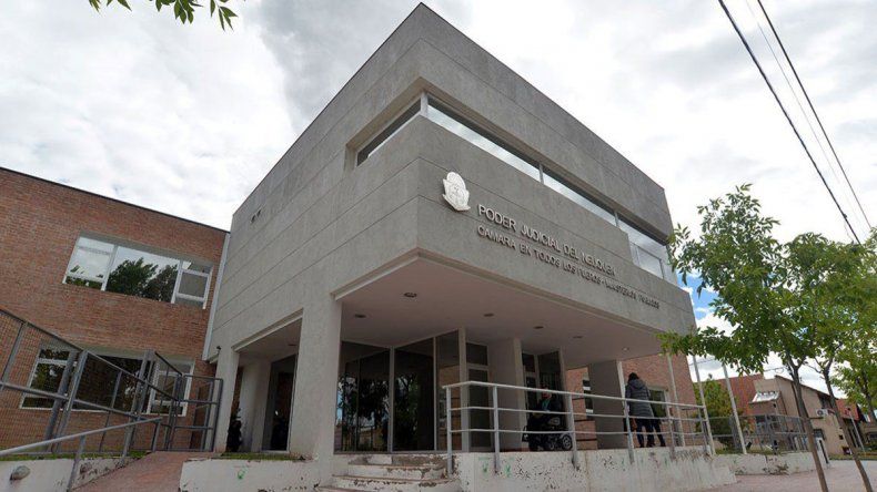 Le pidió a su ex pareja charlar, pero la amenazó de muerte y la encerró