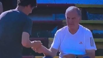 el nuevo video viral de marcelo bielsa viendo futbol en uruguay