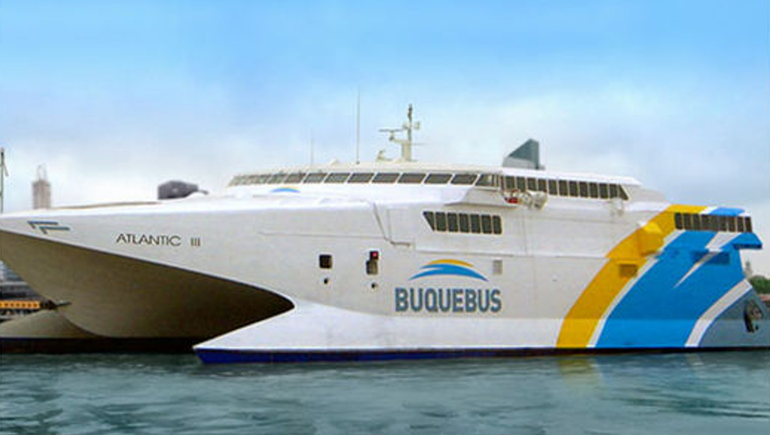 Un Buquebus encalló en el Río de la Plata y 400 pasajeros quedaron varados