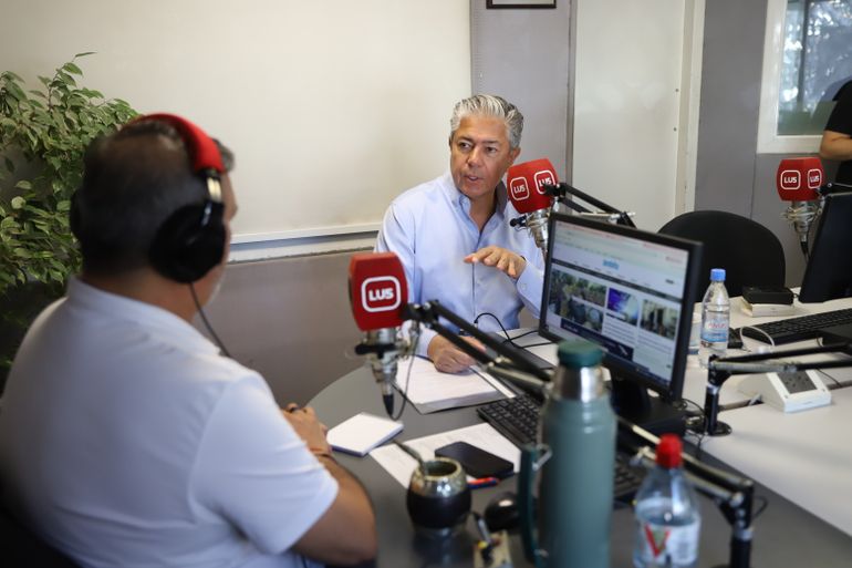 Rolando Figueroa en los estudios de LU5 / Foto
