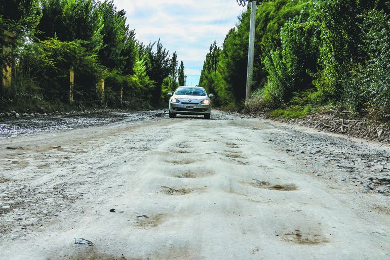 El mal estado de la calle Futaleufú, que involucra a tres municipios, generó la necesidad de plantear el tema a nivel nacional para resolverlo. El mal estado de la calle Futaleufú, que involucra a tres municipios, generó la necesidad de plantear el tema a nivel nacional para resolverlo.
