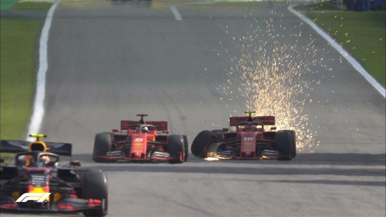 Papelón de Ferrari: pelea y accidente entre sus pilotos y ambos afuera