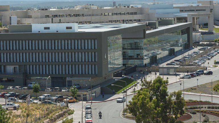 Golpeó a su pareja delante de sus tres hijas pequeñas