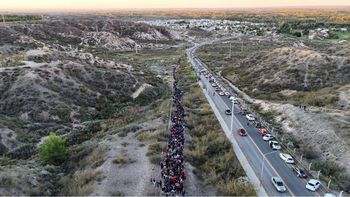 Antes del anochecer, la actividad comenzó por los senderos que conectan Parque Norte, en la bajada de Rincón de Emilio.