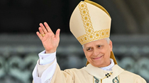 Papa León XIV, usa un símbolo religioso jamás utilizado por un Santo Padre