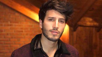 sebastian yatra adopto un mono y lo escracharon en las redes sebastian yatra adopto un mono y lo escracharon en las redes