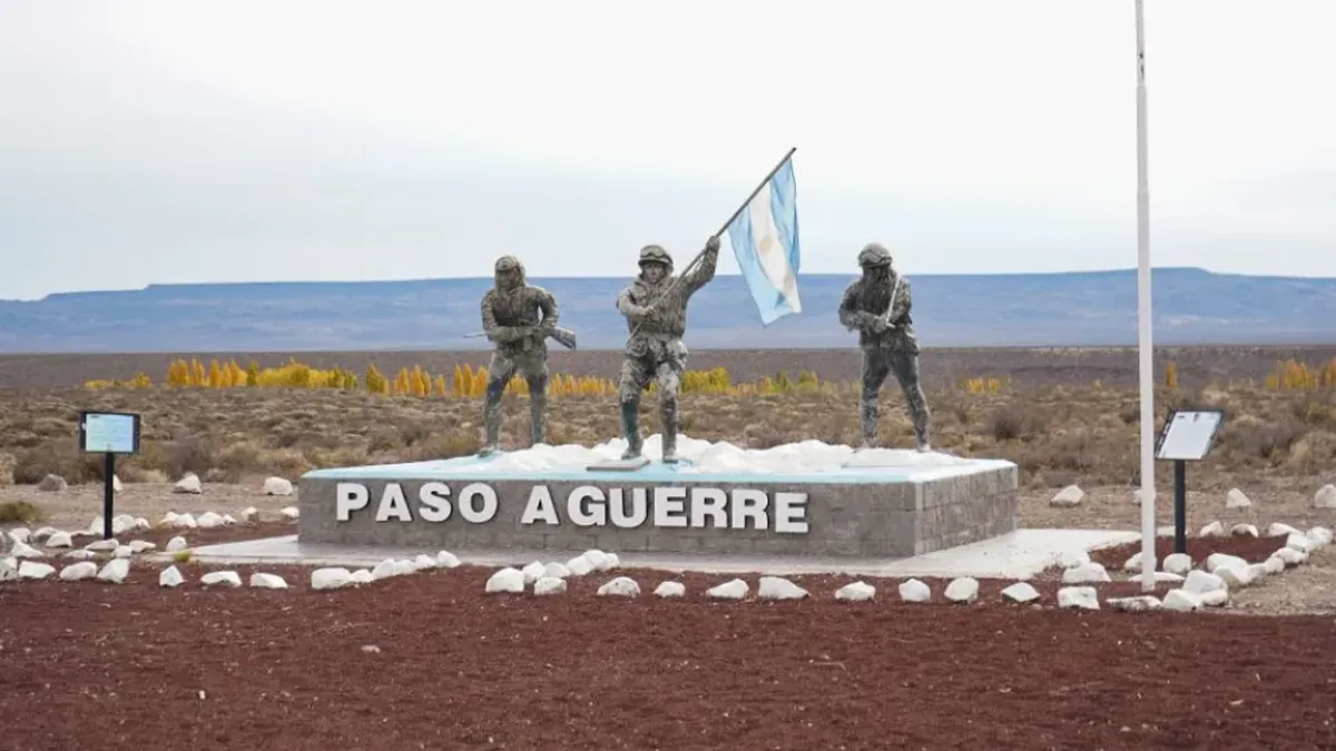 El monumento homenaje a Jorge Moncho Águila en Paso Aguerre.
