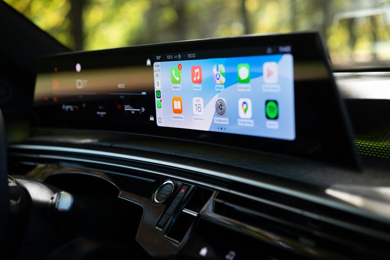 El Panoramic i-Cockpit, un panel único que combina el cuadro de instrumentos y la pantalla multimedia. Foto: Stellantis El Panoramic i-Cockpit, un panel único que combina el cuadro de instrumentos y la pantalla multimedia. Foto: Stellantis