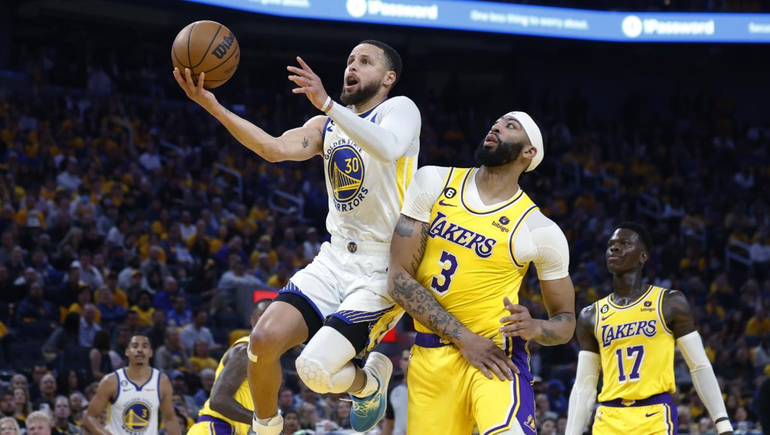 Steph Curry fue la figura de la cancha para evitar que su equipo fuera eliminado en casa.&nbsp;