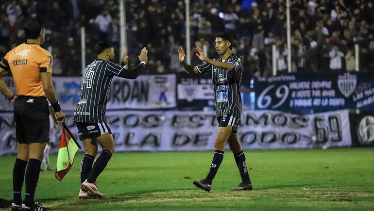Andrés Almirón fue reemplazado en el complemento. 
