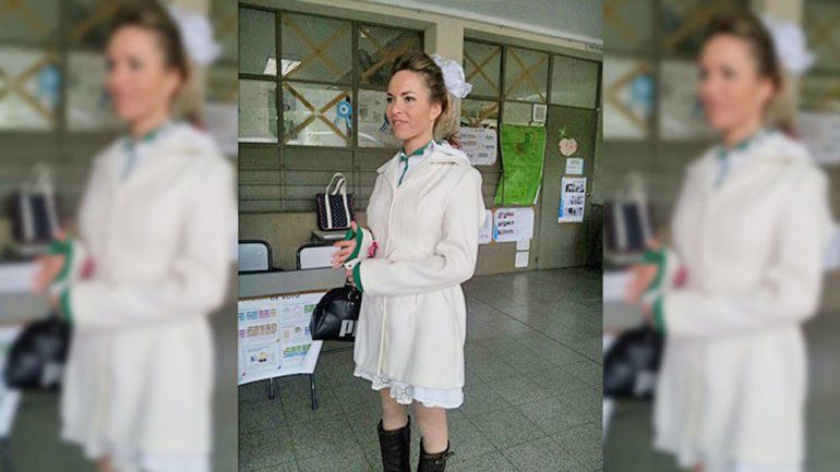 La mujer que ayer fue a votar antes de dar el sí.
