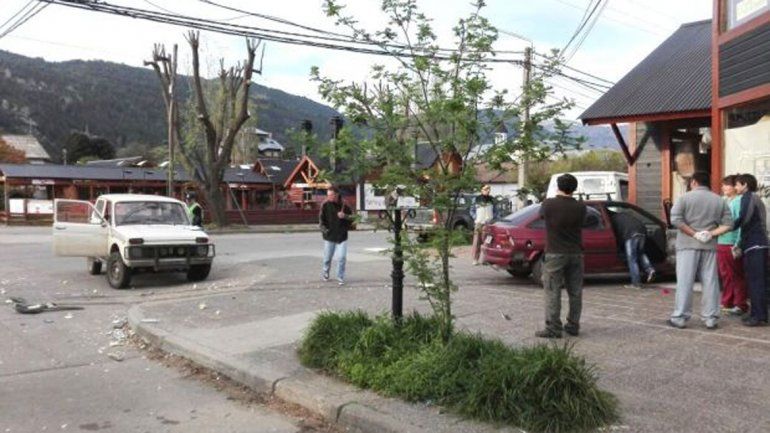 Manejaban borrachos y casi terminan adentro de un comercio con su auto