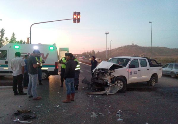 Choque frontal entre dos camionetas generó un caos en Ruta 7