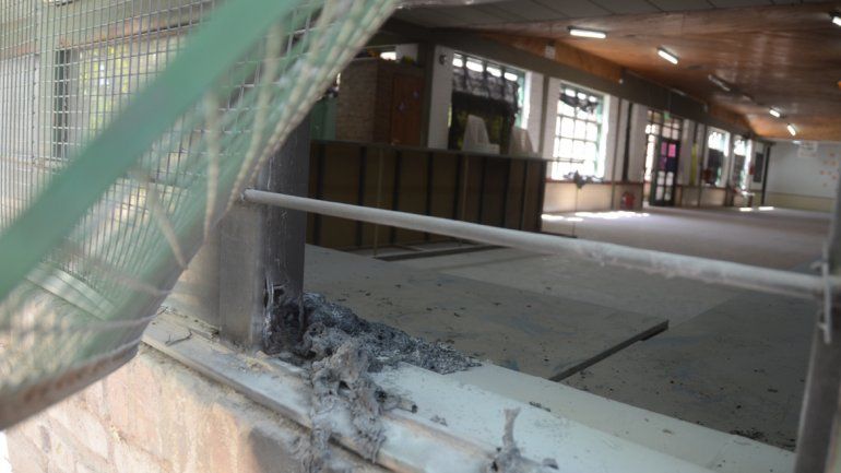 Un móvil policial quedó custodiando la escuela hasta mañana.&nbsp;