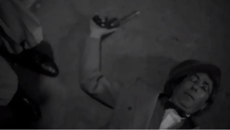 El actor Dardo Sánchez, interpretando al periodista en el cortometraje El actor Dardo Sánchez, interpretando al periodista en el cortometraje