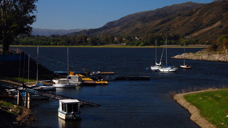 Mirá la extraña criatura que hallaron en un lago de Córdoba