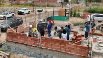es arquitecta y lidera un proyecto que ensena a las mujeres a construir sus propias casas es arquitecta y lidera un proyecto que ensena a las mujeres a construir sus propias casas