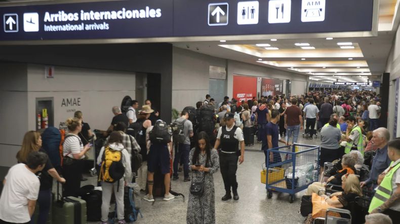 Los aeropuertos incluidos en el plan incorporarán quioscos de autoservicio, Self Bag Drop y puertas inteligentes para acelerar el proceso de check-in. | LM Neuquen Los aeropuertos incluidos en el plan incorporarán quioscos de autoservicio, Self Bag Drop y puertas inteligentes para acelerar el proceso de check-in.