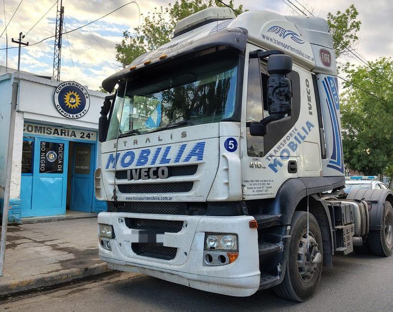 El camión marca Iveco fue identificado en la calle Maestro Espinosa y Mosconi.  
