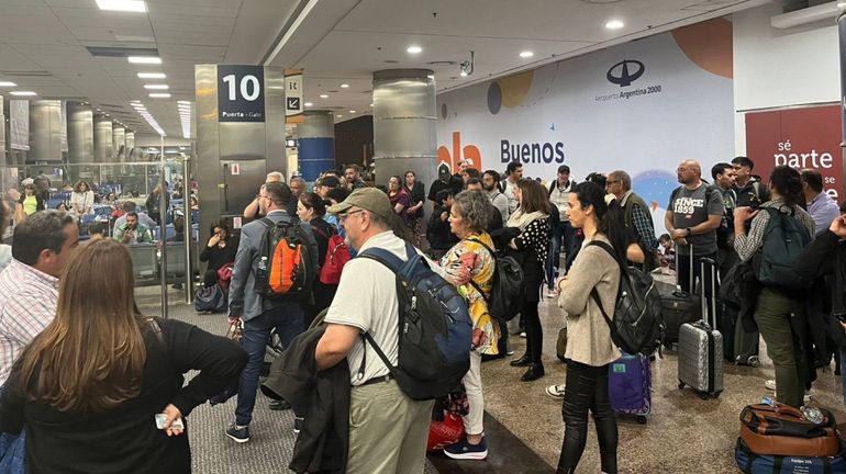 Incertidumbre en Aeroparque: neuquinos varados por más de cuatro horas