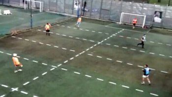 el genial invento del metegol humano: ¿llega a neuquen? el genial invento del metegol humano: ¿llega a neuquen?