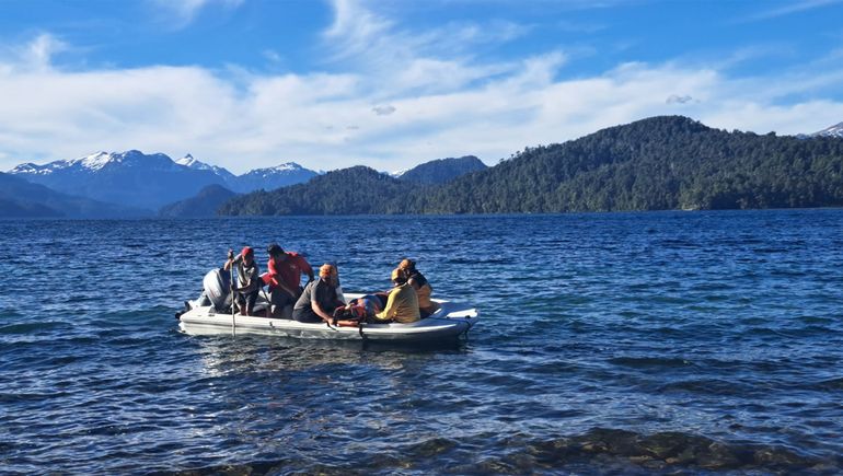 Rescataron a una neuquina lesionada en el lago Espejo Grande