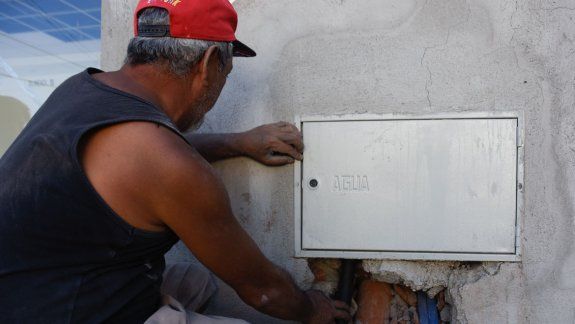 El que cuida el agua ahorra con el medidor