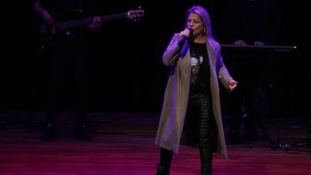 que le pasa a dalila: se desmayo en pleno show y hay preocupacion que le pasa a dalila: se desmayo en pleno show y hay preocupacion