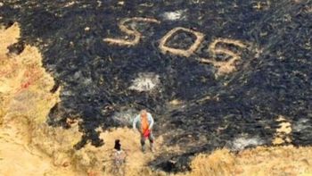 Rescatan a un náufrago que escribió SOS en las cenizas tras encallar en una isla cercana a California. Rescatan a un náufrago que escribió SOS en las cenizas tras encallar en una isla cercana a California.