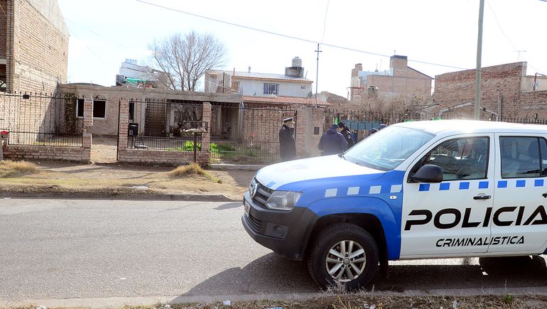 Se hicieron pasar por policías, lo mataron en la huida y se robaron una bicicleta