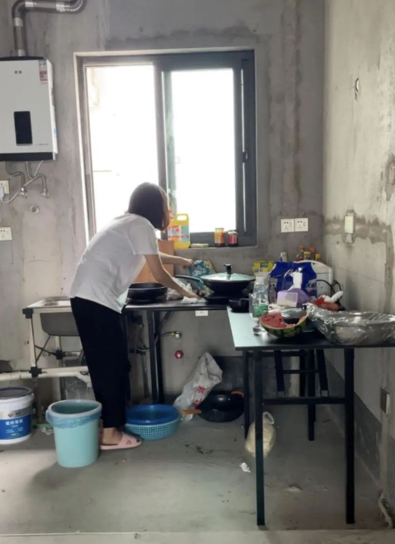 China: cambió su estilo de vida y en nueve años compró dos casas.