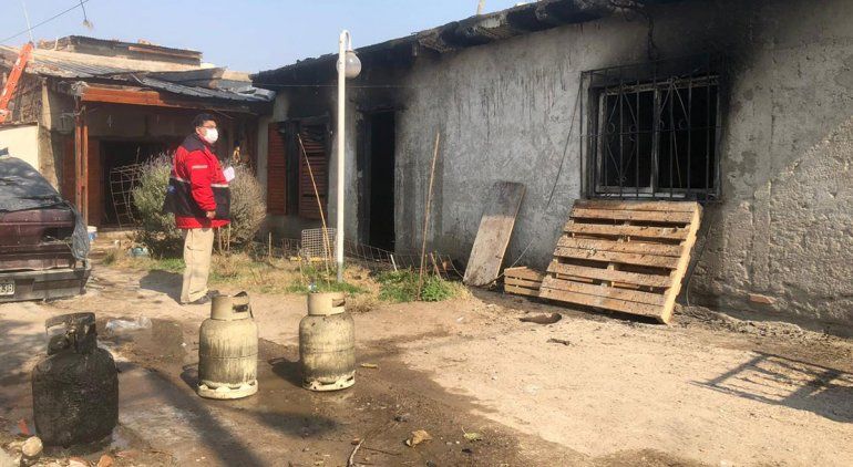 Falló una garrafa y una familia perdió todo en un incendio