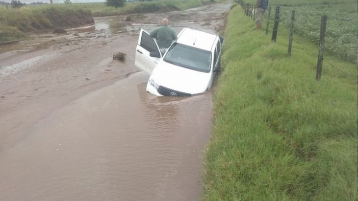 Caminos anegados en gran parte de los campos del centro del país. Caminos anegados en gran parte de los campos del centro del país.