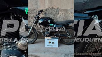 recuperaron una moto robada que habia sido abandonada en plaza huincul recuperaron una moto robada que habia sido abandonada en plaza huincul