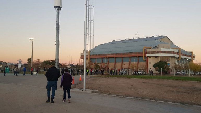 Cientos de personas se acercaron al Ruca Che desde temprano en la mañana. 