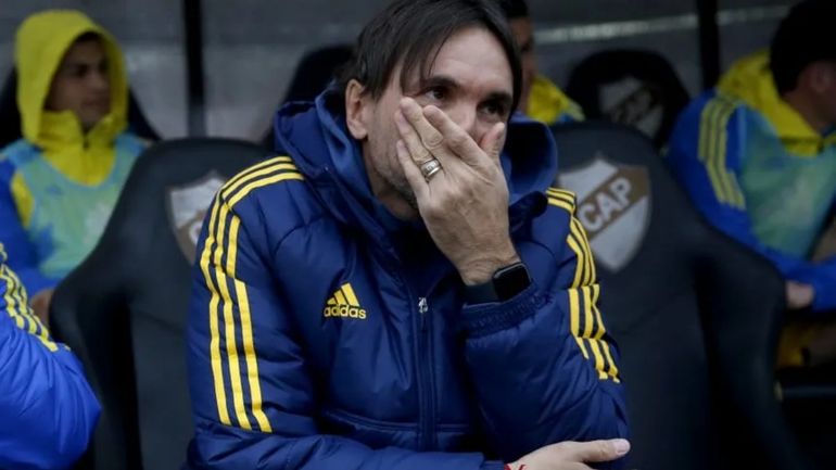 Diego Martínez valoró el punto obtenido en Córdoba, pero Riquelme dejó en evidencia que las cosas no están bien y pidió una charla con el plantel. Diego Martínez valoró el punto obtenido en Córdoba, pero Riquelme dejó en evidencia que las cosas no están bien y pidió una charla con el plantel.