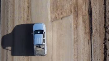 El video de la camioneta zigzagueando entre los baches de la ruta 40, al ritmo de un vals en la zona de Esquel.