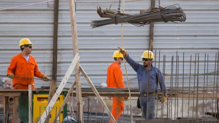 Más manos en las obras