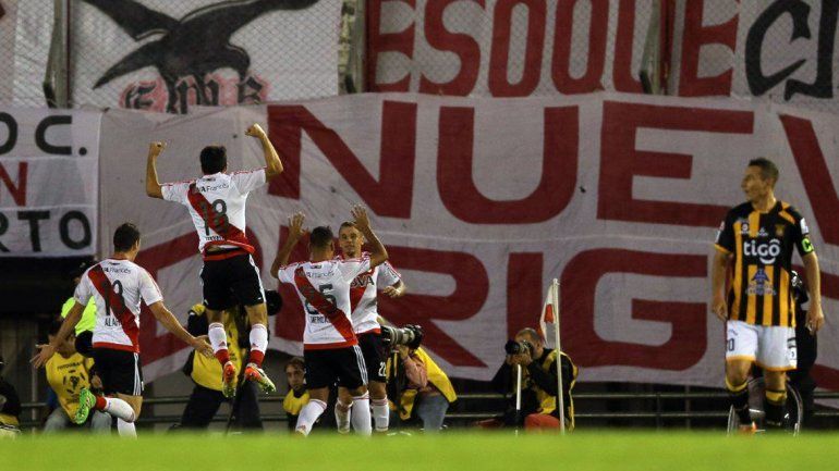 Un River inspirado goleó 6 a 0 a The Strongest de Bolivia