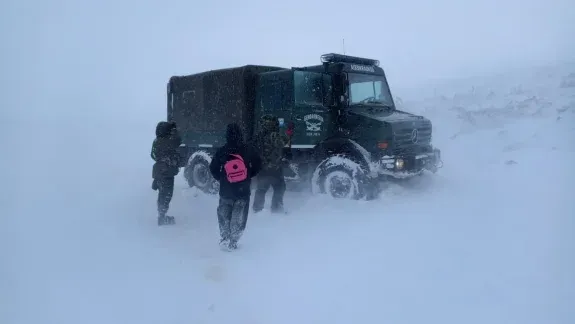 Una familia con un bebé recién nacido quedó atrapada en el temporal de nieve