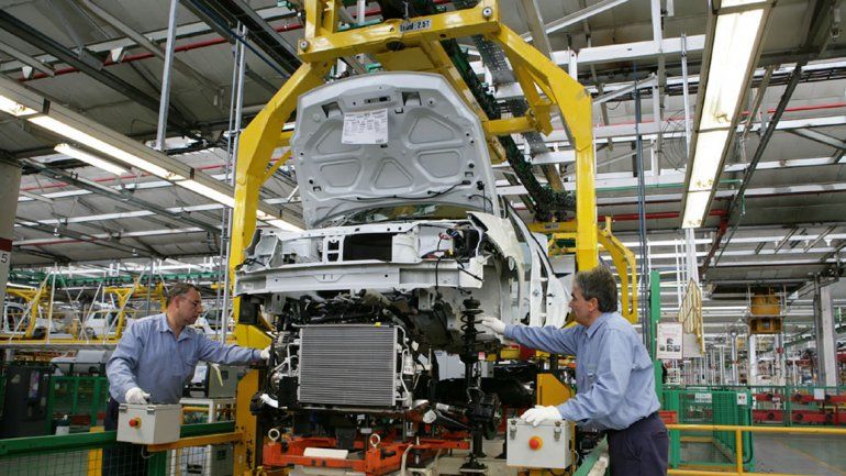 Más caro. Hacer un auto en el país cuesta 25% más que en Brasil.