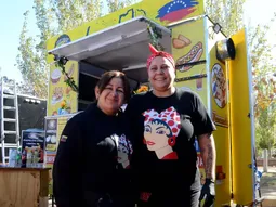 llegaron a neuquen despues de 11 dias de viaje, se enamoraron de la ciudad y abrieron su propio foodtruck de comida venezolana llegaron a neuquen despues de 11 dias de viaje, se enamoraron de la ciudad y abrieron su propio foodtruck de comida venezolana