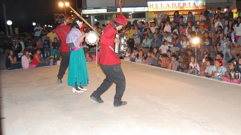 Los artistas locales actuarán en los sitios más codiciados de la peatonal.