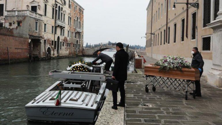 Con 756 muertes en un día, Italia confía en aplanar la curva