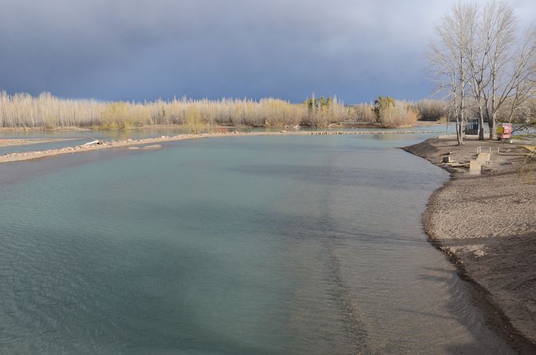 El agua vuelve, de a poco, a los ríos Limay y Neuquén