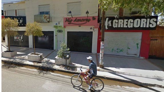 ira preso por robar con un arma jeans y boxers